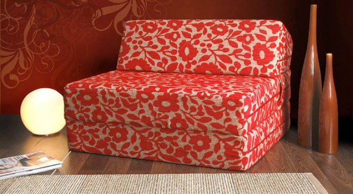 Dizajnové rozkladacie kreslo a matrac 2v1. Vyberte si z 8 farebných prevedení.