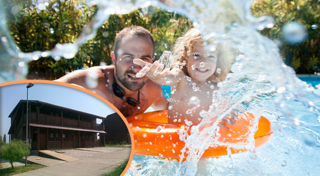 Letný pobyt pre 4 osoby v areáli termálneho kúpaliska Vadaš - celodenné vstupenky počas celého pobytu grátis.