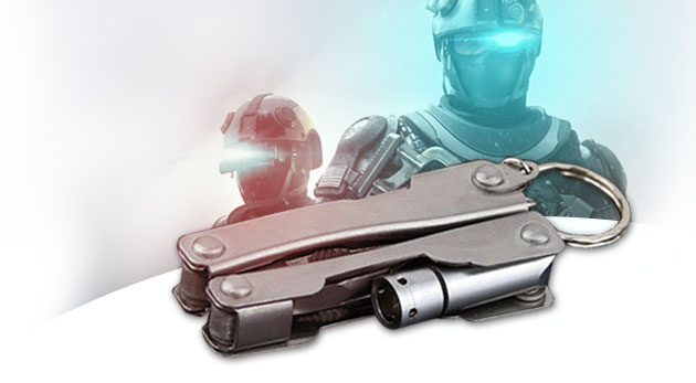 Praktický multifunkčný vreckový nôž  alebo multifunkčné kliešte s púzdrom.