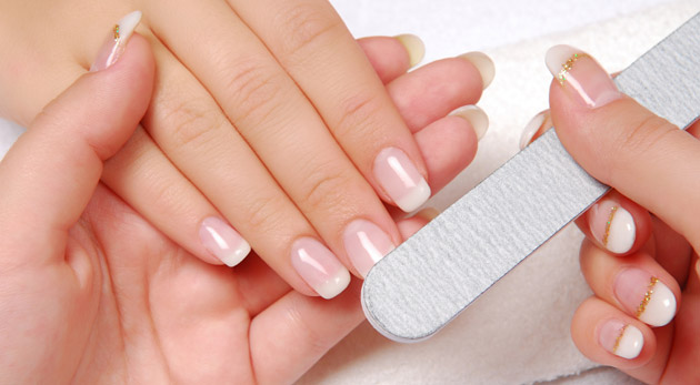 Výživná japonská manikúra pre prirodzene krásne nechty.