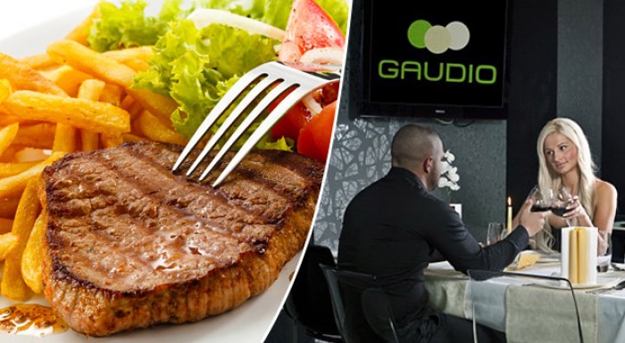 Obložená misa pre dve alebo štyri osoby. Pestrá ponuka: tri druhy mäsa a bohatá príloha.