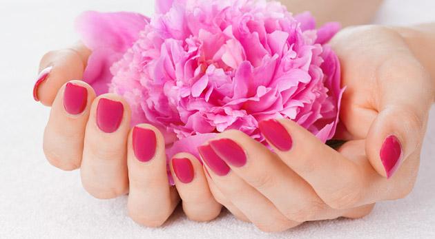 Gél lak alebo gélová modeláž so zdobením - profesionálna úprava nechtov s parafínom na ruky grátis.