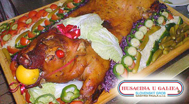 Vynikajúce pečené prasiatko s oblohou a prílohami až pre 25 osôb. Delikátne jedlo, ktorému neodoláte.