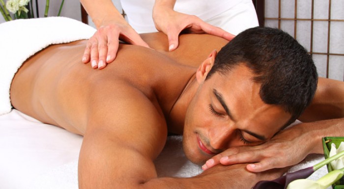 Klasická relaxačno-regeneračná masáž dolných končatín, chrbta, šije alebo hodinová celotelovej masáž.