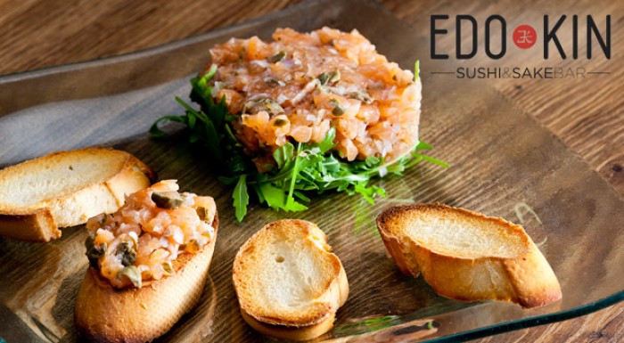 Špecialita z čerstvého lososa na japonský spôsob v reštaurácii EDO-KIN SUSHI & SAKE BAR.