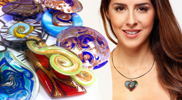 Náhrdelník s príveskom zo skla