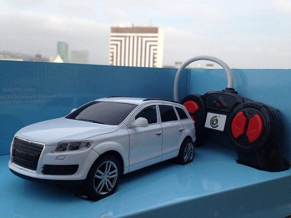 RC auto na diaľkové ovládanie AUDI COMBI biele