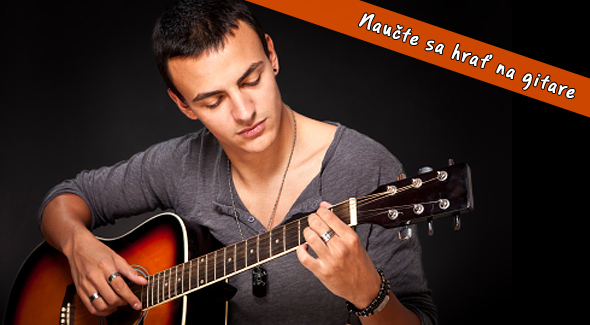 Dvojmesačný kurz skupinovej výučby hrania na gitare pre začiatočníkov.