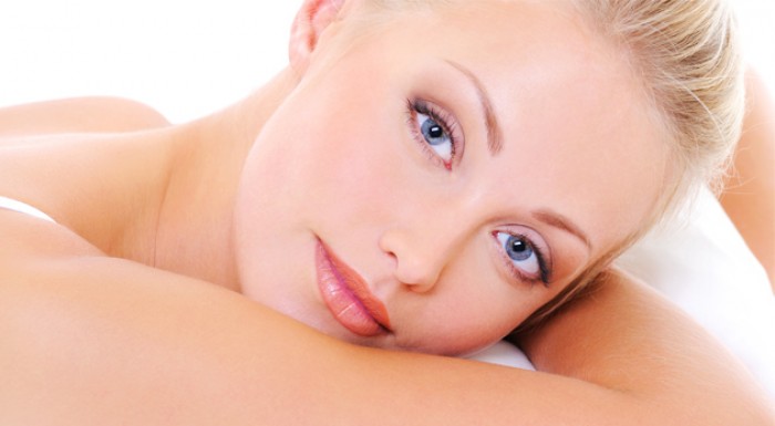 Komplexné ošetrenie pleti s masážou a poradenstvom