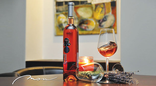 Pohár delikátneho vínka v centre Bratislavy