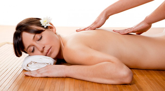 Masáž chrbta a šije alebo kráľovská masáž