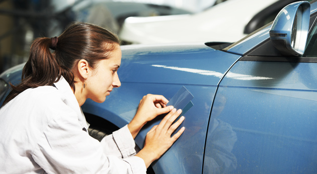 Oprava rýh a poškodení laku na karosérii