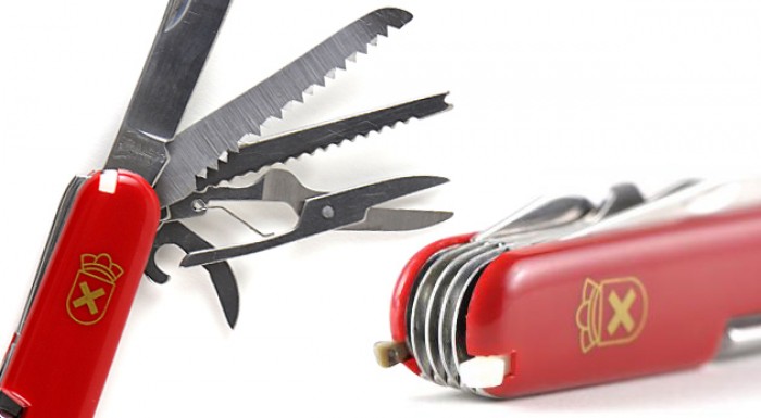 Multifunkčný nožík s 13-timi funkciami