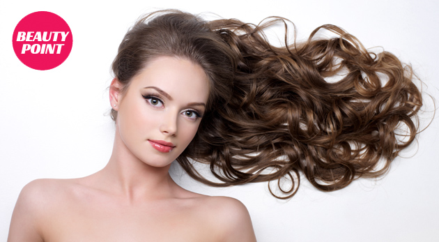 Dámsky strih a farbenie alebo melírovanie vlasov