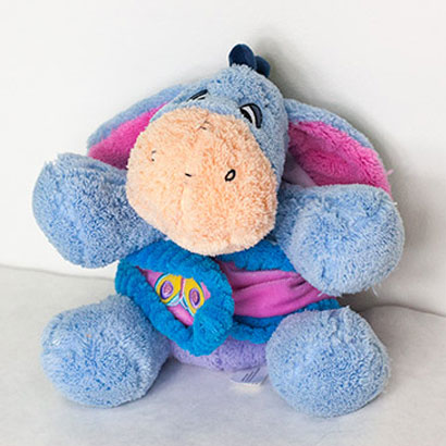 Disney hračka Oslík v osuške huňatý (dĺžka 25 cm)