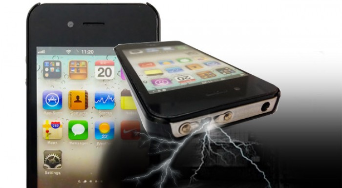 Paralyzér s baterkou v tvare iPhone 4