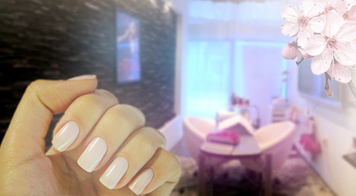 Manikúra s lakovaním alebo gélové nechty