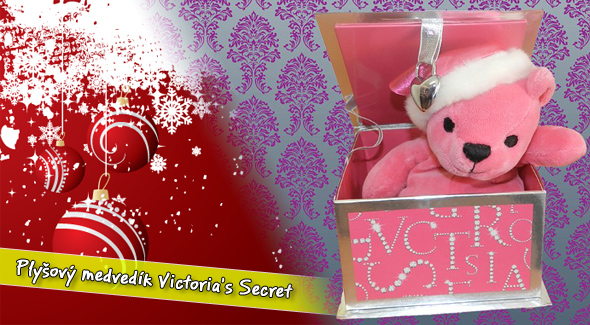 Plyšový medvedík Victoria's Secret v krabičke.