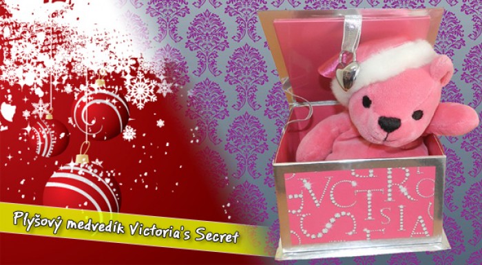 Plyšový medvedík Victoria's Secret v krabičke.