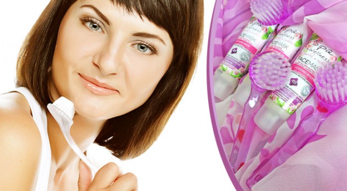 Pleťová maska a špeciálna peelingová kefka
