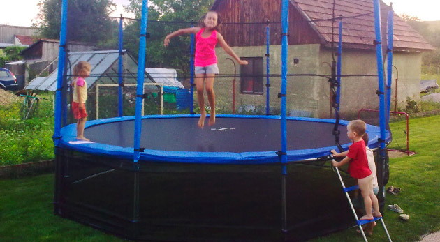 Certifikované trampolíny so sieťkou a schodíkmi