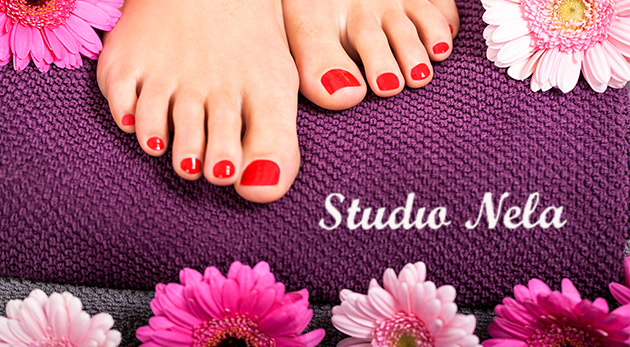 Aplikácia gélových nechtov na nohy v Štúdiu Nela