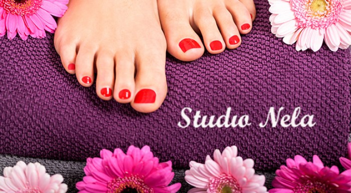 Aplikácia gélových nechtov na nohy v Štúdiu Nela