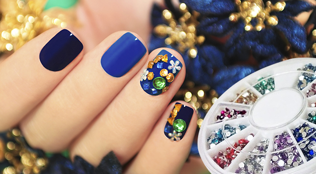 Farebné ozdobné kamienky na nechty