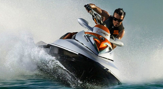 Jazda na vodnom skútri