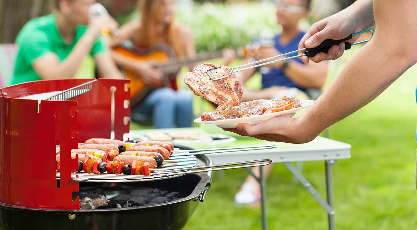 Skladateľný záhradný gril s ochranou proti vetru