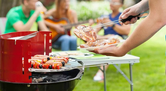 Skladateľný záhradný gril s ochranou proti vetru