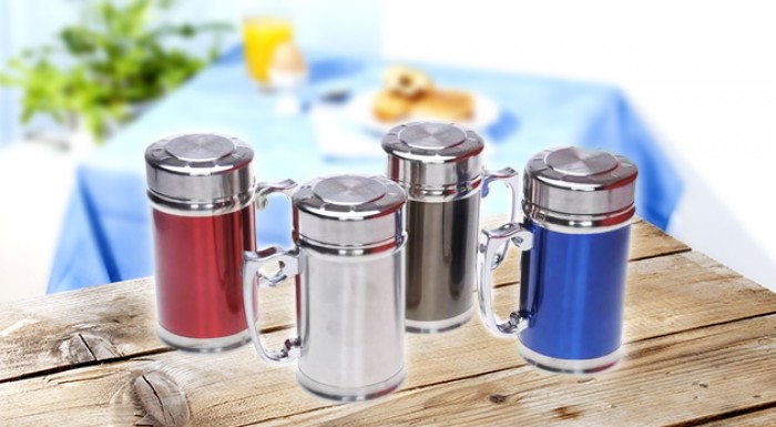 Štýlový nerezový hrnček so sitkom