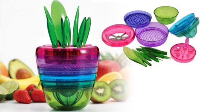 Praktický odšťavovač a krájač ovocia