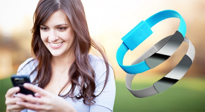 USB nabíjací a dátový kábel v náramku