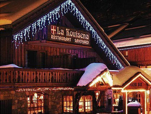 Vianočné ozdobné osvetlenie domu studené biele