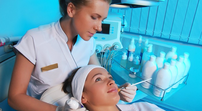 Omladzujúce galvanické ošetrenie pleti