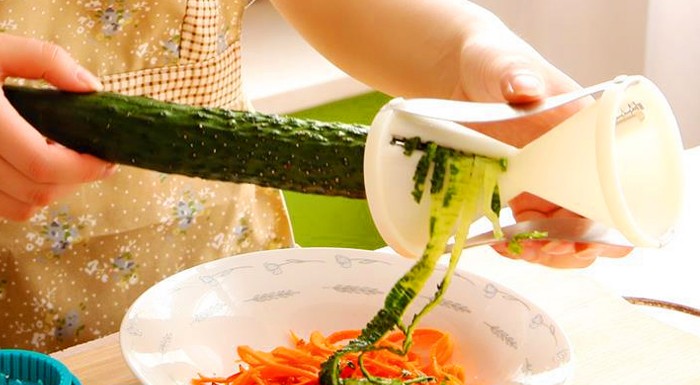 Praktický špirálový krájač na zeleninové špagety