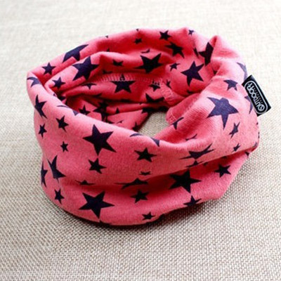 Hrejivý nákrčník pre deti a tínedžerov - vzor hviezda - červená