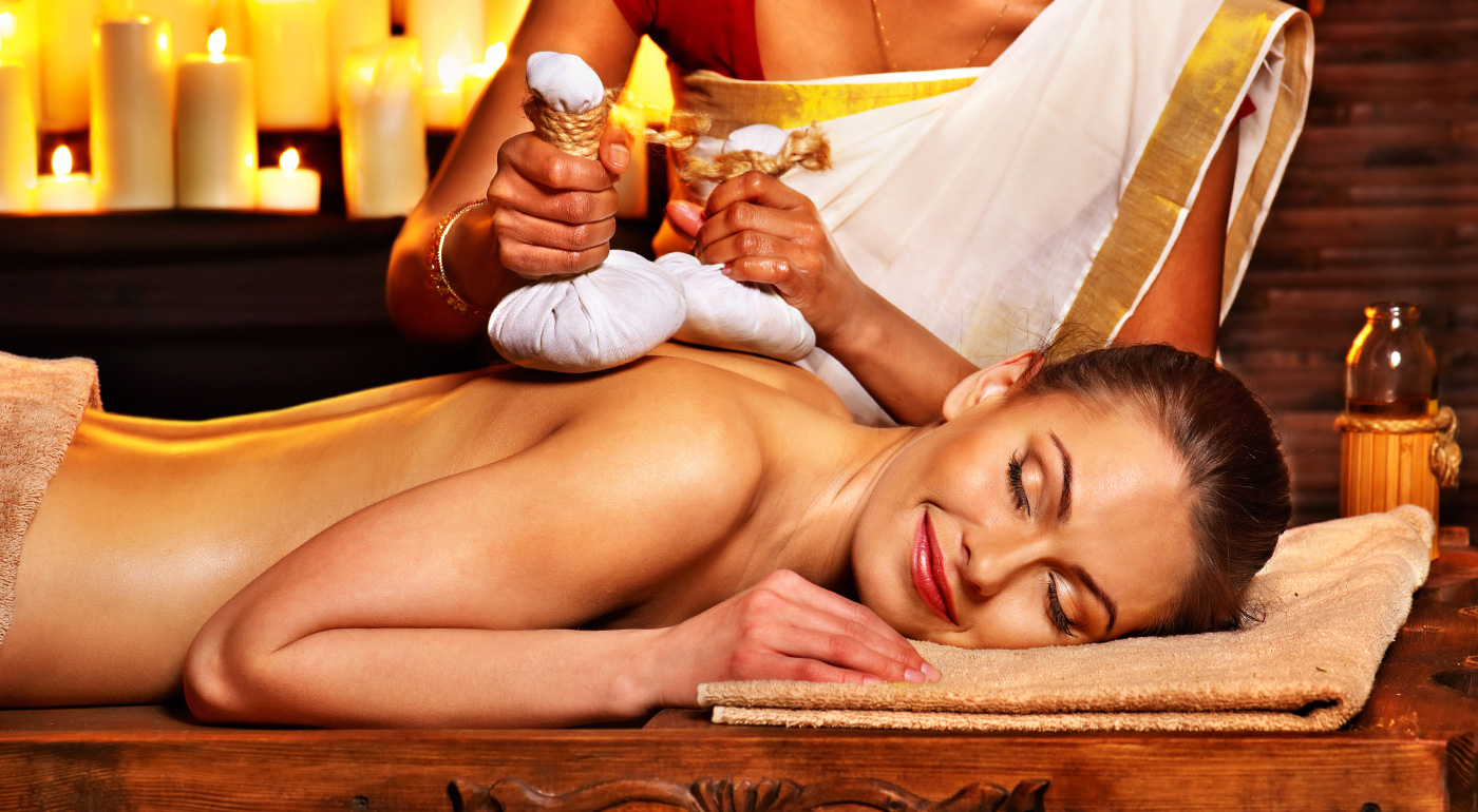 Masáž chrbta a nôh alebo Abhyanga a Champi masáž