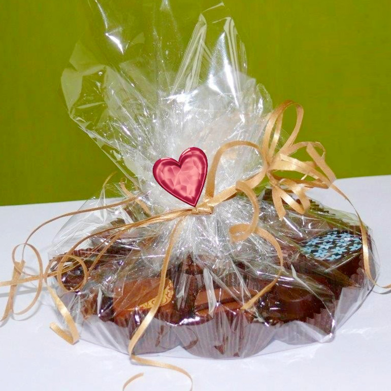Darčekové balenie ručne vyrobených čokoládových praliniek CELOFAN