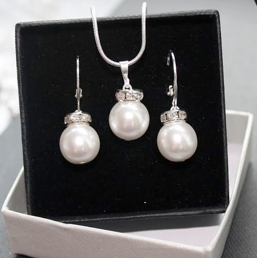 Set šperkov - prívesok a náušnice v striebornej verzii - CLASSIC