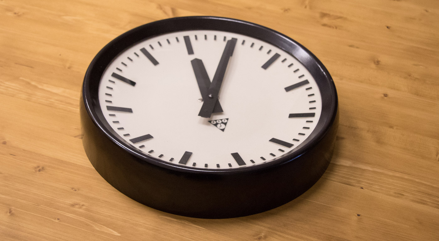 Nástenné hodiny Pragotron P273n