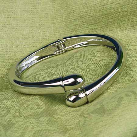 Dámsky kovový náramok - model 10