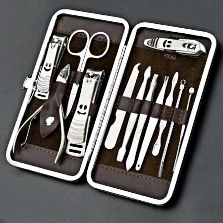 12-dielna manikúra v elegantnom puzdre