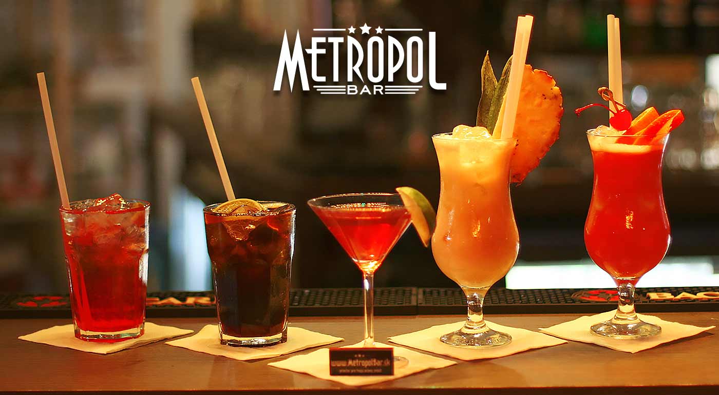 Miešané drinky v bare Metropol v centre Bratislavy