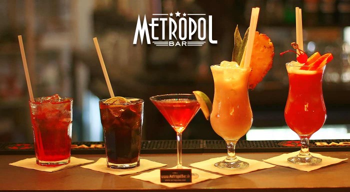 Miešané drinky v bare Metropol v centre Bratislavy
