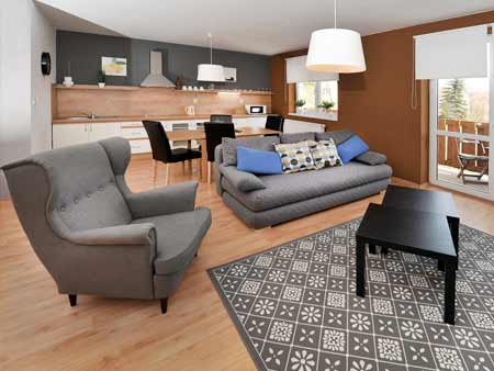 Pobyt pre 4 osoby na 3 dni (2 noci) v Apartmáne Tatry Holiday: 1x 90 minút sauna, minigolf pre štyri osoby, wellness poukážka, fľaša vína