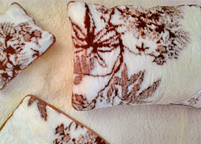 Ovčie rúno vzorované - sada deky a dvoch vankúšov z ovčej vlny