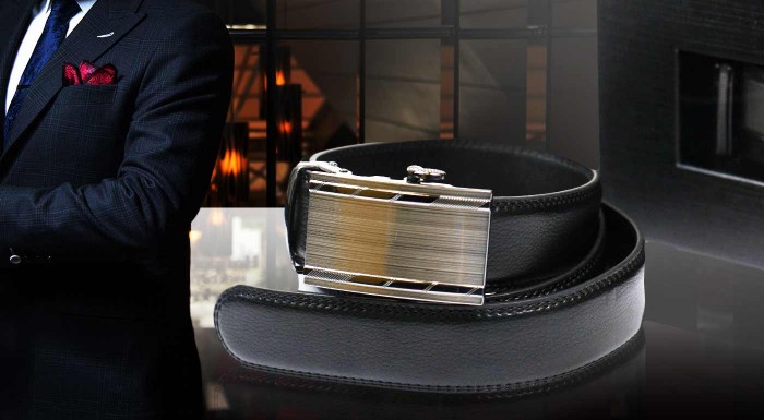 Elegantné pánske opasky s kovovou sponou