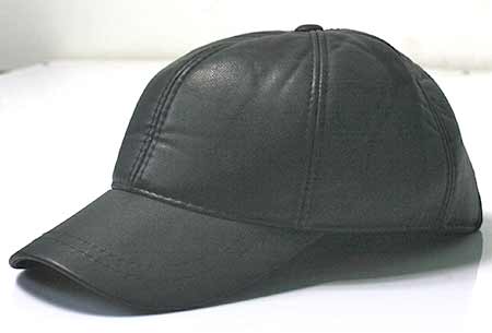 Pánska zateplená termo šiltovka s imitáciou kože - čierna